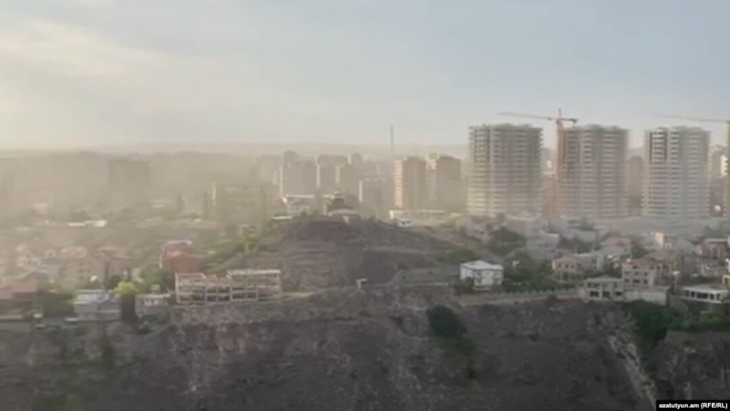 Օդն այնքան է աղտոտված, որ տպավորություն է, թե քաղաքում մշտապես մառախուղ է, իսկ մասսայական ծառահատումները շարունակվում են. Դանիելյան