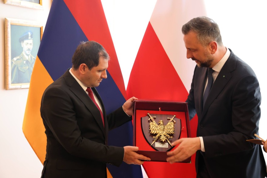 Պապիկյանը Լեհաստանի պաշտպանության նախարարին հրավիրել է Հայաստան