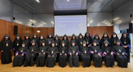 Епископы Армянской Церкви подтверждают свою верность Первопрестольному Святому Эчмиадзину и Католикосу Всех Армян как зримому символу и гарантии единства, примирения и солидарности Церкви