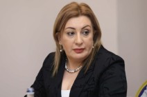 Министр и его заместители, получающие многомиллионные премии, даже не подумали о том, что некоторые медицинские работники не могут погасить кредиты и решить семейные проблемы — Погосян