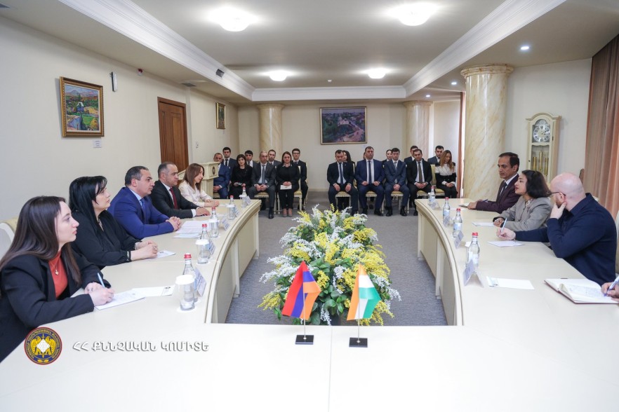 ՀՀ քննչական կոմիտեի նախագահը հանդիպել է Հնդկաստանի դեսպանին և Հնդկաստանում վերապատրաստում անցած քննիչներին