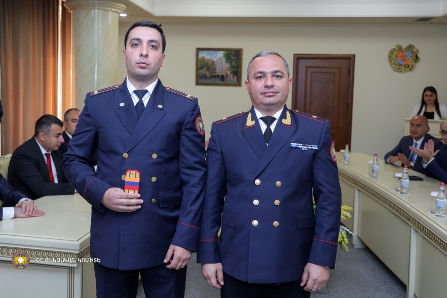 Արթուր Պողոսյանը պարգևատրել է քննիչներին