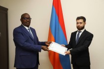 Новоназначенный посол Бурунди вручил копии верительных грамот заместителю министра иностранных дел Армении