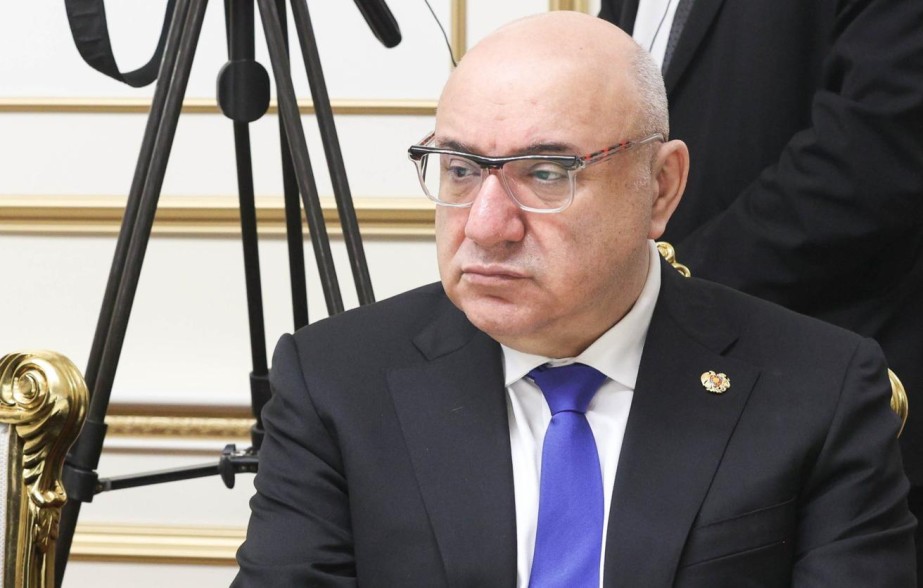 Գուրգեն Արսենյանի «արձակուրդը» ընդհատվել է, շտապ վերադարձել է Մոսկվա. 168.am