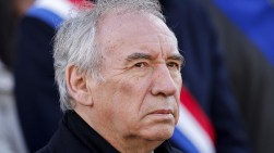 Премьер-министр Франции подал Макрону заявление об отставке