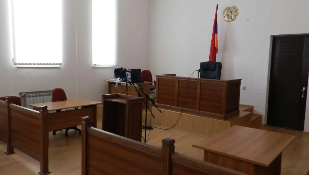 Главного бухгалтера Арагацотнской епархии освободили из-под домашнего ареста, полностью отклонив ходатайство следователя