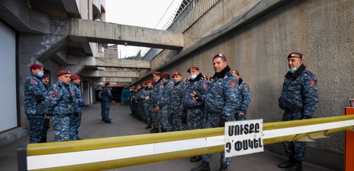 Суд признал незаконными действия полиции на улице Демирчяна во время шествия движения «Сопротивление»