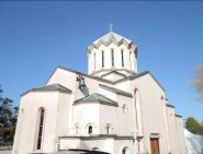 Избрание Католикоса не осуществляется исключительно гражданами Республики Армения или при вмешательстве властей