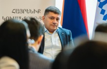 То, что сегодня происходит в Армении, лучше всего описано строками великого Нарекаци — Хачик Галстян