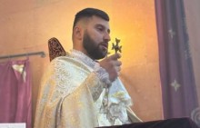 На странице Воскетапа, не делающей различия между «обетом» и «верблюдом», отмечено, что отец Арташес нарушил обет, тогда как сам священник подчеркивает готовность к мученичеству ради церкви