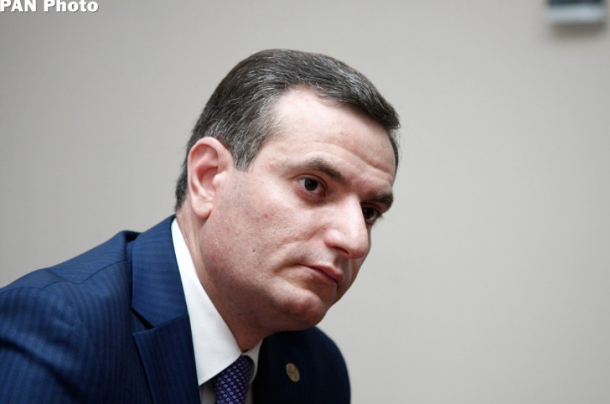 Два противоречивых заявления Минобороны, получается, что дом культуры армянского села не является мишенью - Артак Закарян