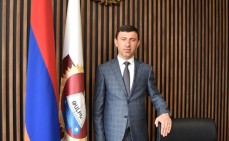 В Талине глава общины, одновременно являющийся председателем территориального совета партии «Гражданский договор», раздал «помощь» в размере от 30 до 100 тысяч драмов: «Гражданский договор» подкупает избирателей?