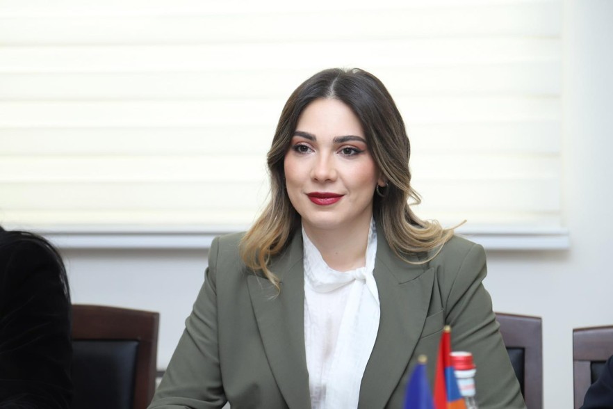 Սրբուհի Գալյանը գիրք է նվեր ստացել ցմահ դատապարտյալից