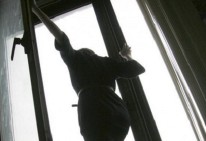 В Давташене 16-летняя девушка покончила жизнь самоубийством, выпав из окна жилого дома