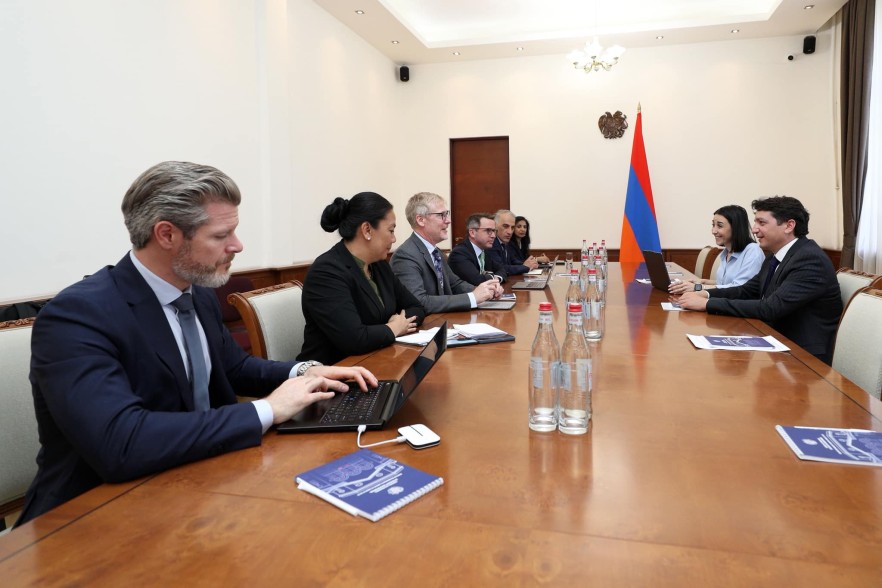 Քննարկել են ՀՀ-ԱԶԲ համագործակցության հիմնական ուղղությունները, ընթացիկ և հեռանկարային ծրագրերը