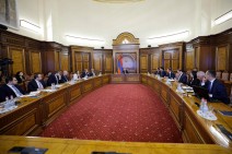 Փաշինյանի գլխավորությամբ տեղի է ունեցել խորհրդակցություն. քննարկվել են անկանխիկ գործառնությունների խթանմանը միտված միջոցառումները