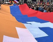 Акция протеста арцахцев на площади Республики: прямая трансляция