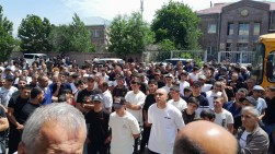 «Խաղաղ ծառայություն բոլոր զինծառայողներին». Մարտունուց և Վարդենիսից բանակ ճանապարհվեցին զորակոչիկների հերթական խմբերը