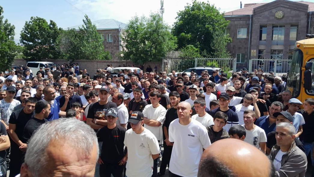 «Խաղաղ ծառայություն բոլոր զինծառայողներին». Մարտունուց և Վարդենիսից բանակ ճանապարհվեցին զորակոչիկների հերթական խմբերը