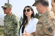 Մեկնարկել է Անահիտ Մանասյանի աշխատանքային այցը Վայոց ձոր. այցելել է ՊՆ մոդուլային տիպի զորամաս
