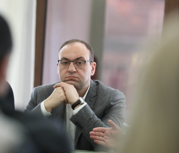 Арсен Бабаян призвал оппозицию поддержать законодательную инициативу Айка Саргсяна