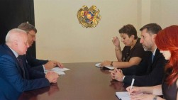Представитель Армении по международным правовым вопросам Карен Андреасян встретился с послом России в Армении