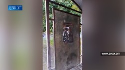 В селе Амберд и других общинах Вагаршапата сторонники партии «Гражданский договор» срывают плакаты кандидата от партии «Отечество» и развешивают плакаты своего кандидата (видео)