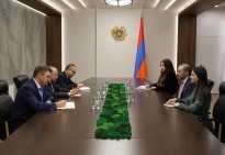 Секретарь Совета безопасности Армении и посол России обсудили двустороннюю повестку и дальнейшее сотрудничество