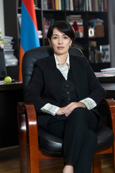 Սիրելի՛ գրադարանավարներ, շնորհավորում եմ․ Նախարար
