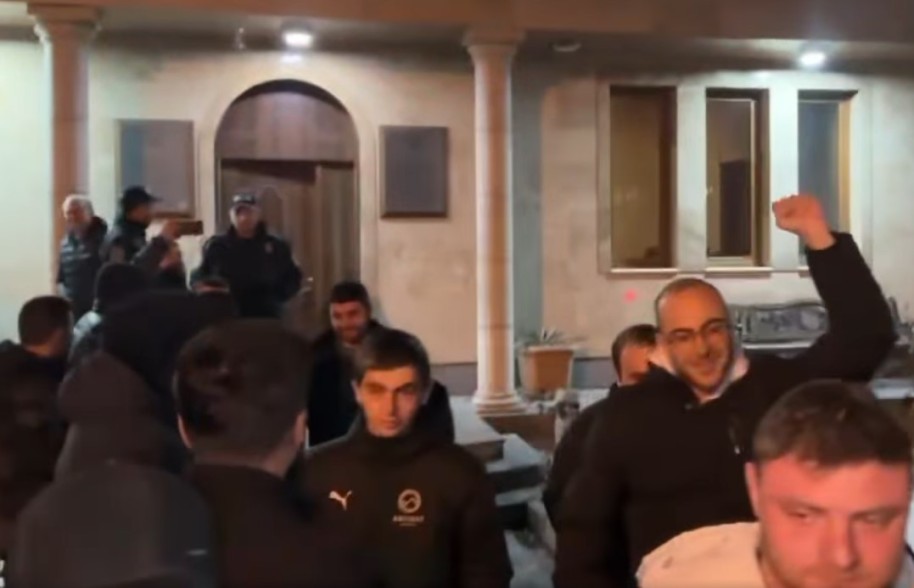 «Պայքարը շարունակվում է, ՀՖՖ ղեկավարության հրաժարականն անխուսափելի է»․ Ձերբակալված ֆուտբոլասերներն ազատ արձակվեցին (Տեսանյութ)