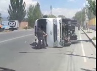 В Аштараке попал в ДТП автобус, перевозивший детей на экскурсию (видео)