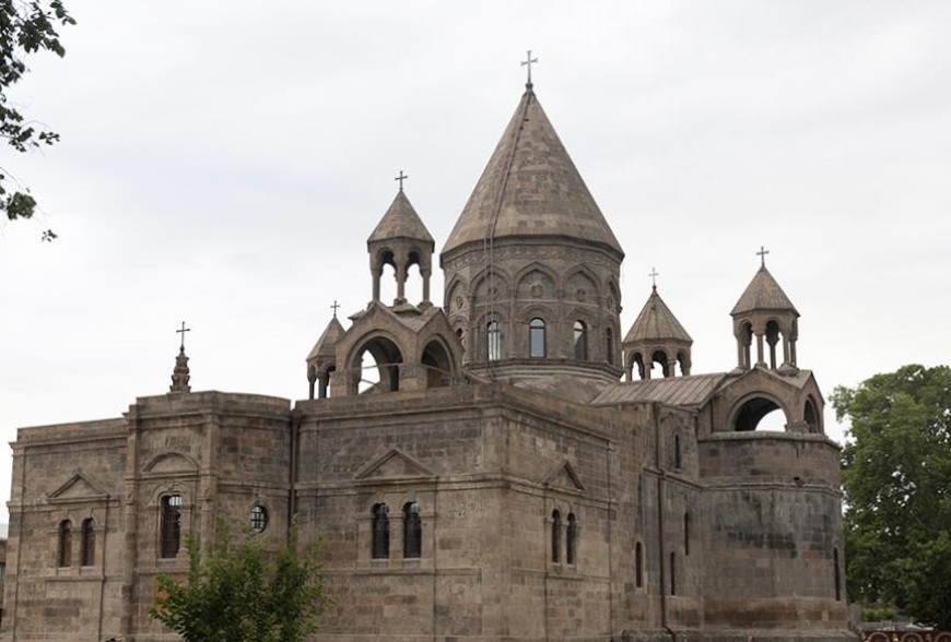 Ակնհայտ է՝ Կաթողիկոսի հասցեին հնչեցվող մեղադրանքները բացարձակ անհիմն են և շինծու, Արշակ Սրբազանի անձի թիրախավորումը՝ անթույլատրելի. մանրամասներ՝ Մայր Աթոռից
