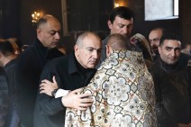 Пашинян ожидает, что завтра во время литургии в церкви Святой Богородицы в Гарни имя Католикоса не будет произнесено (видео)