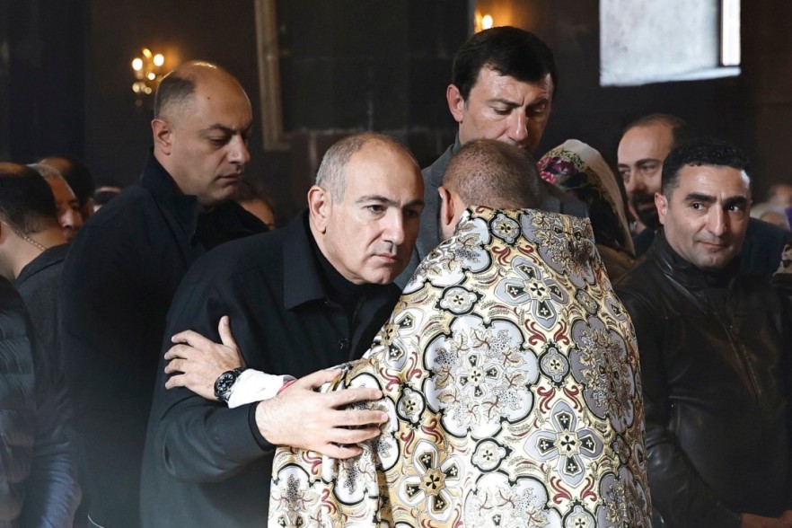 Пашинян ожидает, что завтра во время литургии в церкви Святой Богородицы в Гарни имя Католикоса не будет произнесено (видео)