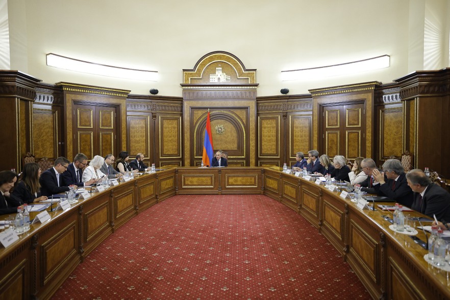 Пашинян принял аккредитованных при НАТО послов
