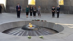 ԱՄՆ պետքարտուղարի տեղակալ Ալիսոն Հուքերը այցելել է Հայոց ցեղասպանության հուշահամալիր