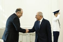 Пашинян встретился с министром обороны Грузии