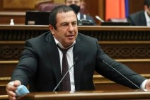 В настоящее время в доме Гагика Царукяна проводится обыск