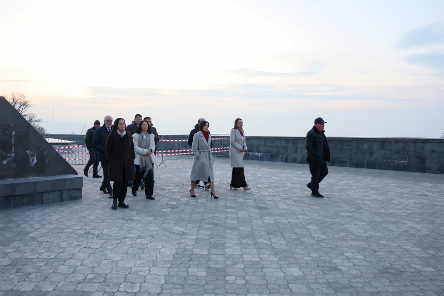 На территории Мемориального комплекса памяти жертв Геноцида армян продолжаются ремонтно-реставрационные работы