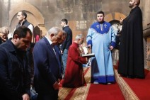Пашинян призывает защищать священников, присоединившихся к «благоустройству» церкви