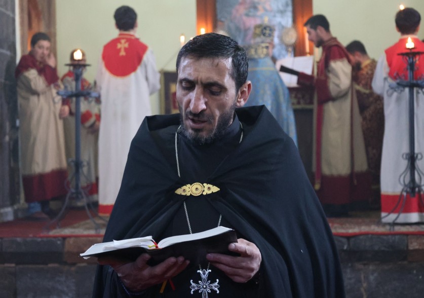 «Не оставляйте своих священников одних, встаньте рядом с ними» — призыв отца Саргиса к верующим