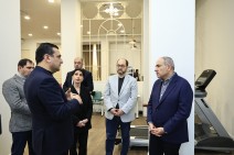 Пашинян посетил реабилитационный центр «Дом солдата»