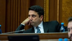 «Алену Симоняну позволили плюнуть в человека, публично оскорблять оппозиционных ведущих и добиваться их задержания — после этого он не должен был обругать протестующего гражданина?..» — Меликян