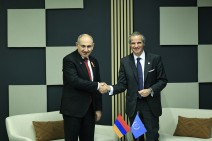 Премьер-министр Пашинян провел встречу с генеральным директором МАГАТЭ Рафаэлем Гросси