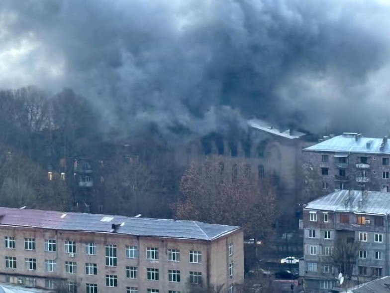 В Ереване горит Дом культуры «Каназ»