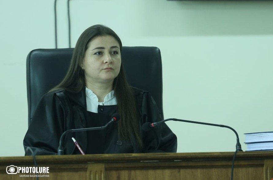 Суд продлил арест архиепископа Микаела Аджапахяна на один месяц