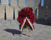 Wreath laid at Yerablur on behalf of Serzh Sargsyan in tribute to fallen heroes