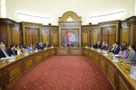 Под председательством Пашиняна в правительстве состоялось заседание совета, координирующего реформы полиции