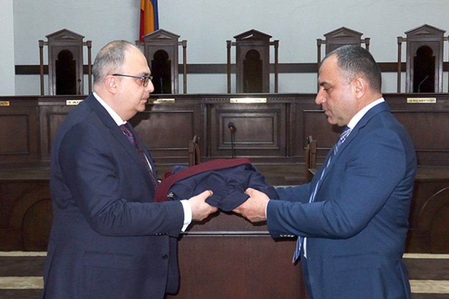 ՔՊ-ական նախկին պատգամավորին հանձնվել է ՍԴ դատավորի պատմուճանը