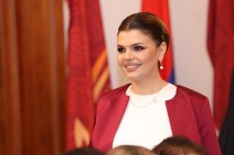 ՔՊ-ի ավտոբուսի ամենաակտիվ ուղևորուհին ծանր է տարել անվանի բժիշկների հանդիպում-քննարկումը Գագիկ Ծառուկյանի հետ. Լուիզա Սարգսյան